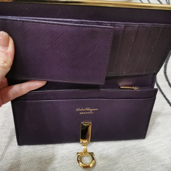 100% Authentic Salvatore Ferragamo wallet - Picture 4 of 5